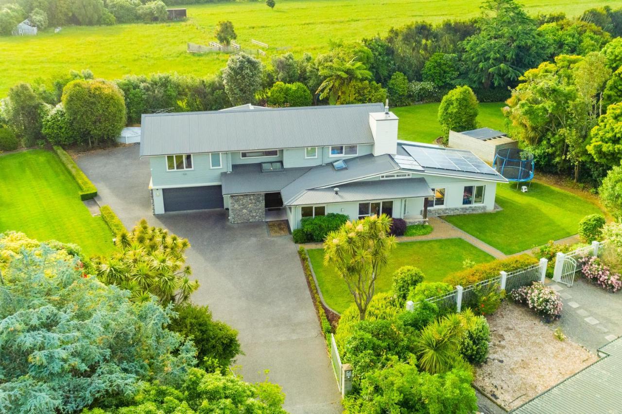 Anam Cara Gardens Luxury Villa Private Bedrooms And Ensuite Bathrooms Sleeps 9 Otaki Buitenkant foto