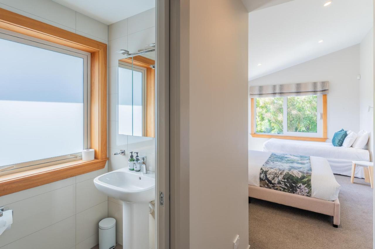 Anam Cara Gardens Luxury Villa Private Bedrooms And Ensuite Bathrooms Sleeps 9 Otaki Buitenkant foto