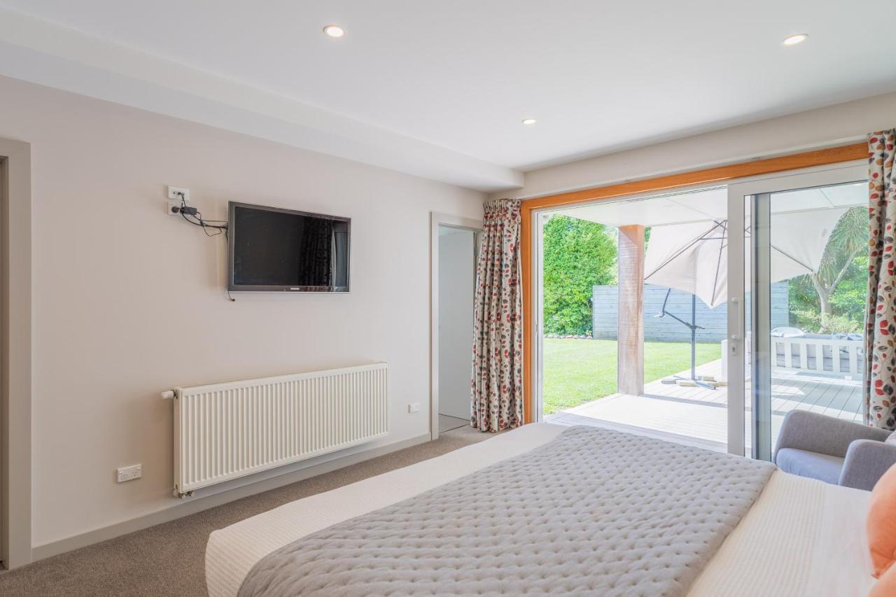 Anam Cara Gardens Luxury Villa Private Bedrooms And Ensuite Bathrooms Sleeps 9 Otaki Buitenkant foto