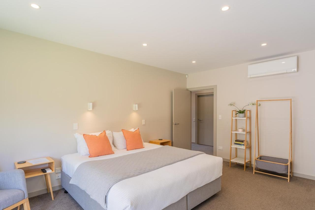 Anam Cara Gardens Luxury Villa Private Bedrooms And Ensuite Bathrooms Sleeps 9 Otaki Buitenkant foto