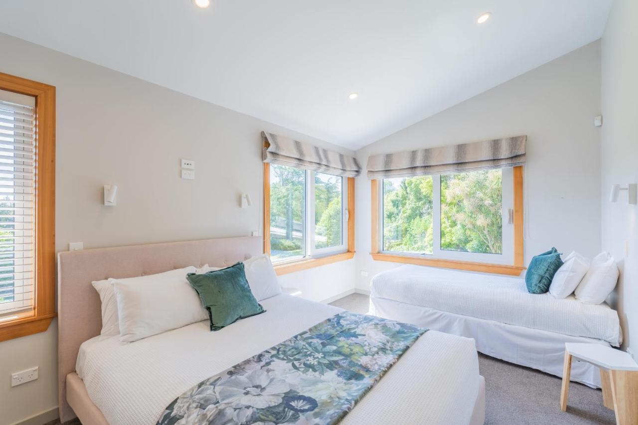 Anam Cara Gardens Luxury Villa Private Bedrooms And Ensuite Bathrooms Sleeps 9 Otaki Buitenkant foto
