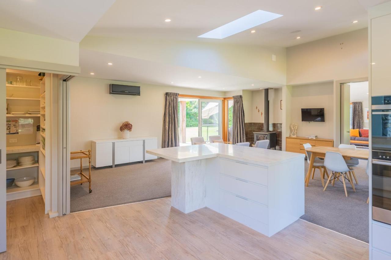 Anam Cara Gardens Luxury Villa Private Bedrooms And Ensuite Bathrooms Sleeps 9 Otaki Buitenkant foto