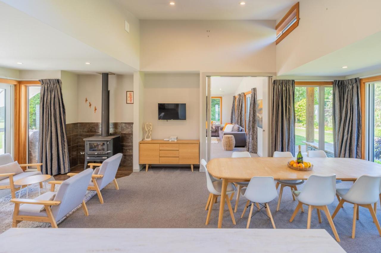 Anam Cara Gardens Luxury Villa Private Bedrooms And Ensuite Bathrooms Sleeps 9 Otaki Buitenkant foto