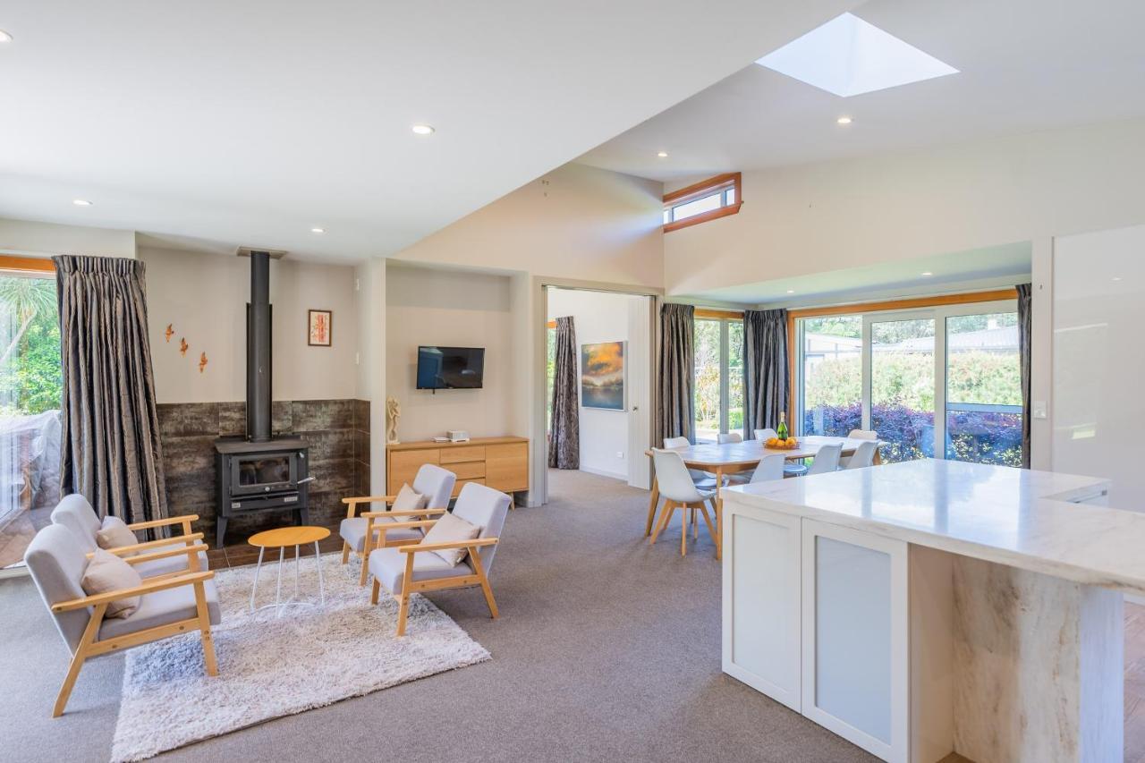 Anam Cara Gardens Luxury Villa Private Bedrooms And Ensuite Bathrooms Sleeps 9 Otaki Buitenkant foto