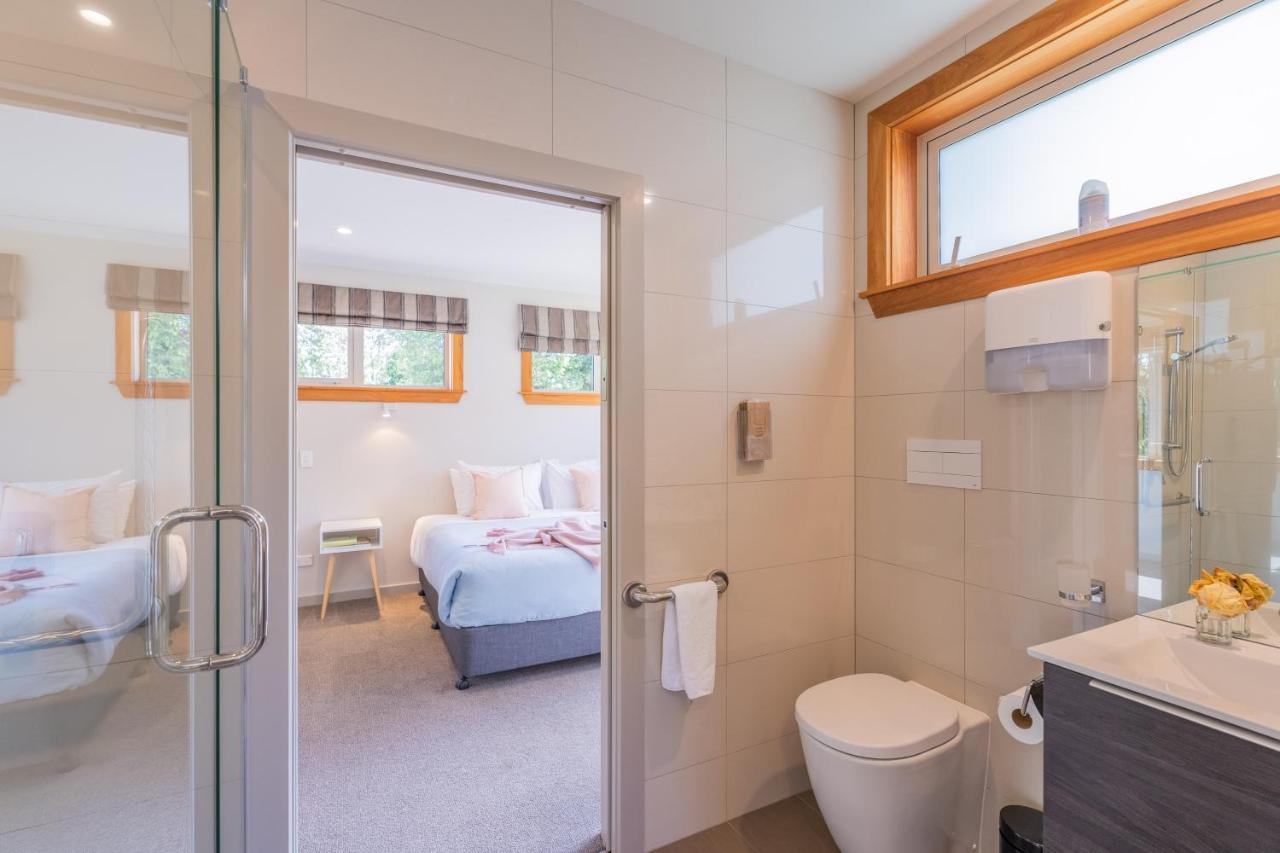 Anam Cara Gardens Luxury Villa Private Bedrooms And Ensuite Bathrooms Sleeps 9 Otaki Buitenkant foto