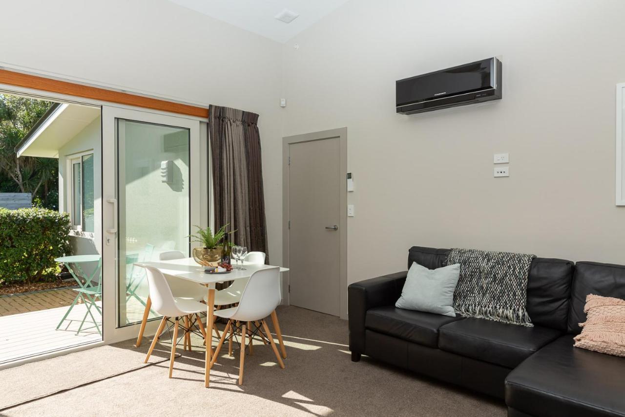 Anam Cara Gardens Luxury Villa Private Bedrooms And Ensuite Bathrooms Sleeps 9 Otaki Buitenkant foto