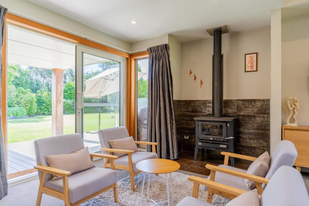 Anam Cara Gardens Luxury Villa Private Bedrooms And Ensuite Bathrooms Sleeps 9 Otaki Buitenkant foto