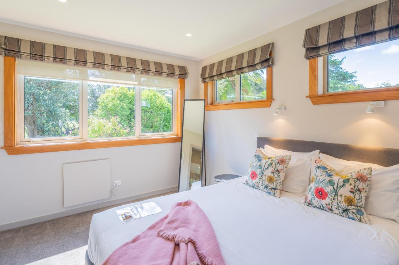 Anam Cara Gardens Luxury Villa Private Bedrooms And Ensuite Bathrooms Sleeps 9 Otaki Buitenkant foto