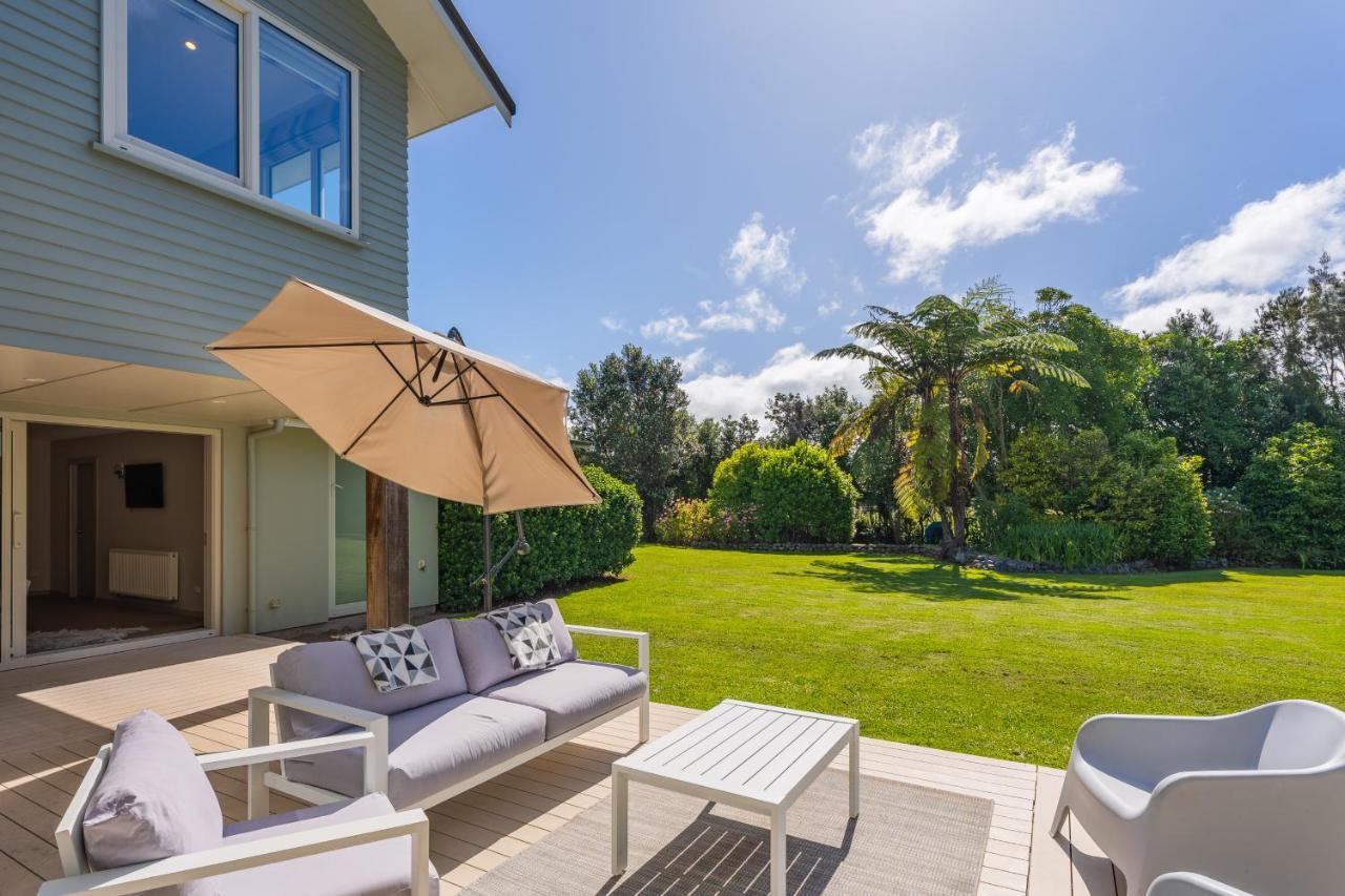 Anam Cara Gardens Luxury Villa Private Bedrooms And Ensuite Bathrooms Sleeps 9 Otaki Buitenkant foto