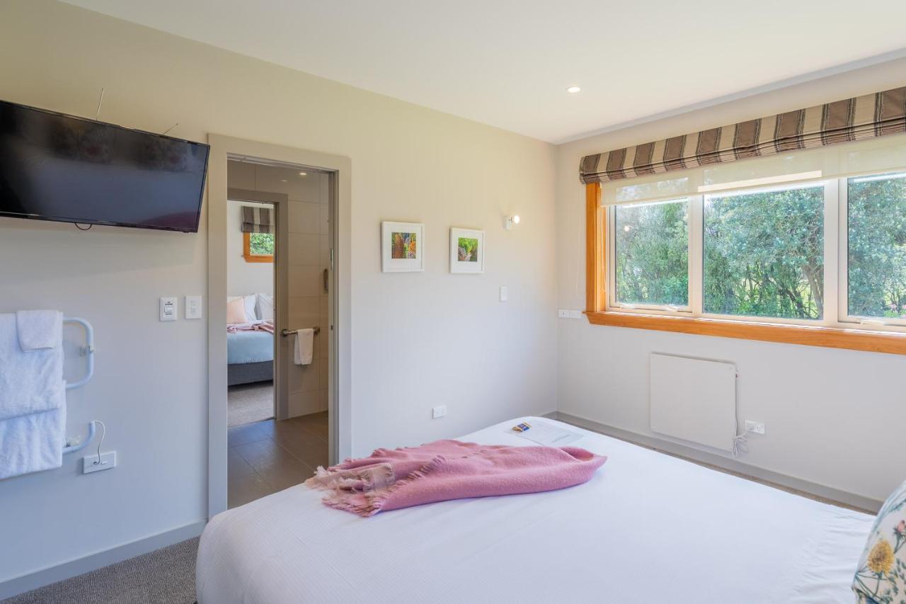 Anam Cara Gardens Luxury Villa Private Bedrooms And Ensuite Bathrooms Sleeps 9 Otaki Buitenkant foto